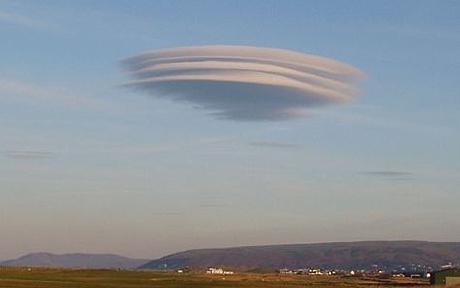 UFO cloud hovers over Wales UFO cloud hovers over Wales %categort